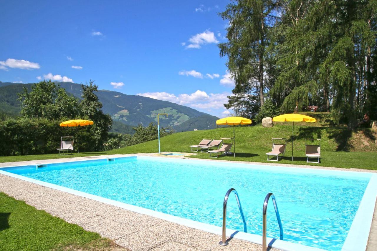 Apartment Pichlerhof San Lorenzo di Sebato Luaran gambar