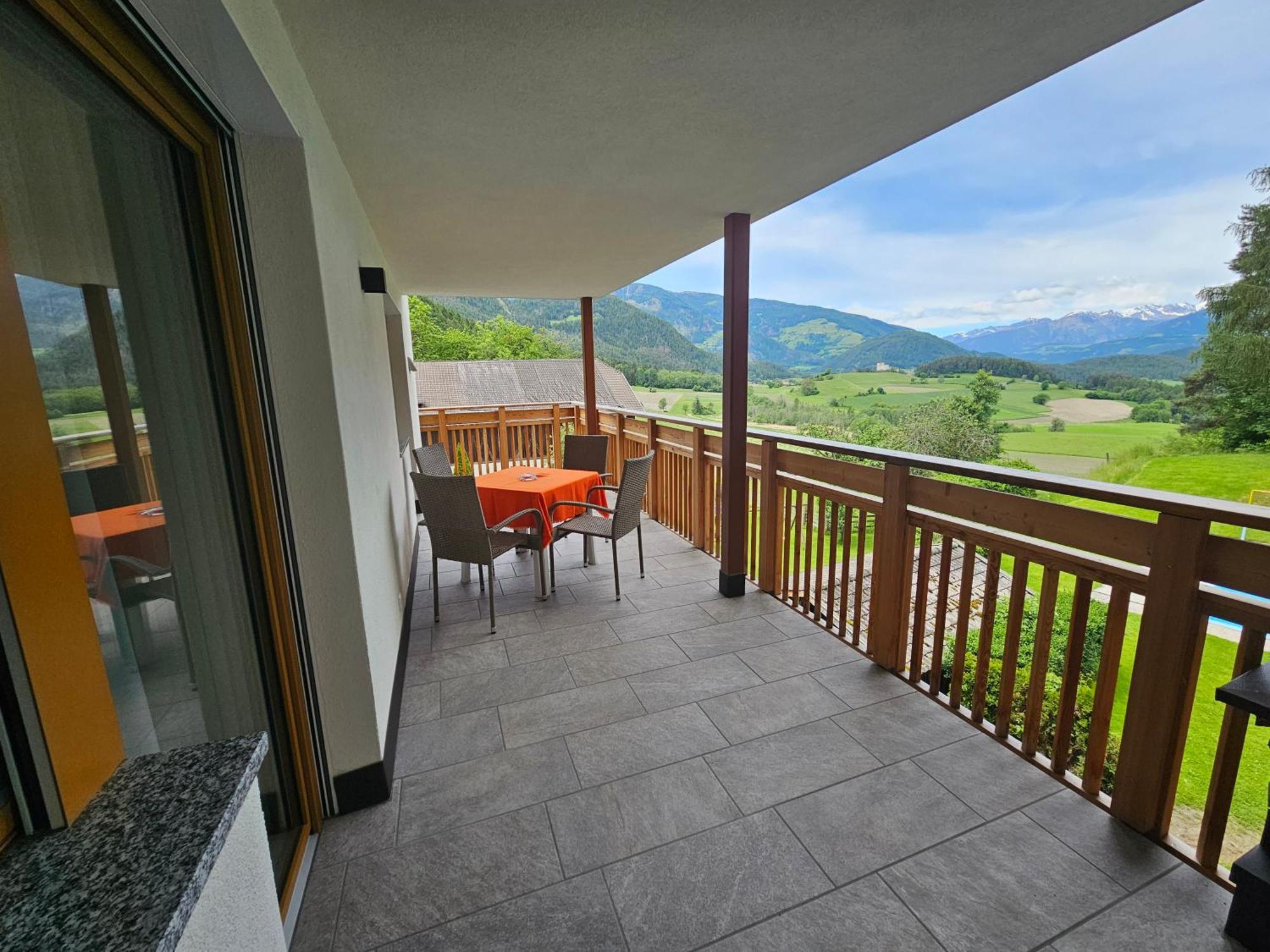 Apartment Pichlerhof San Lorenzo di Sebato Luaran gambar