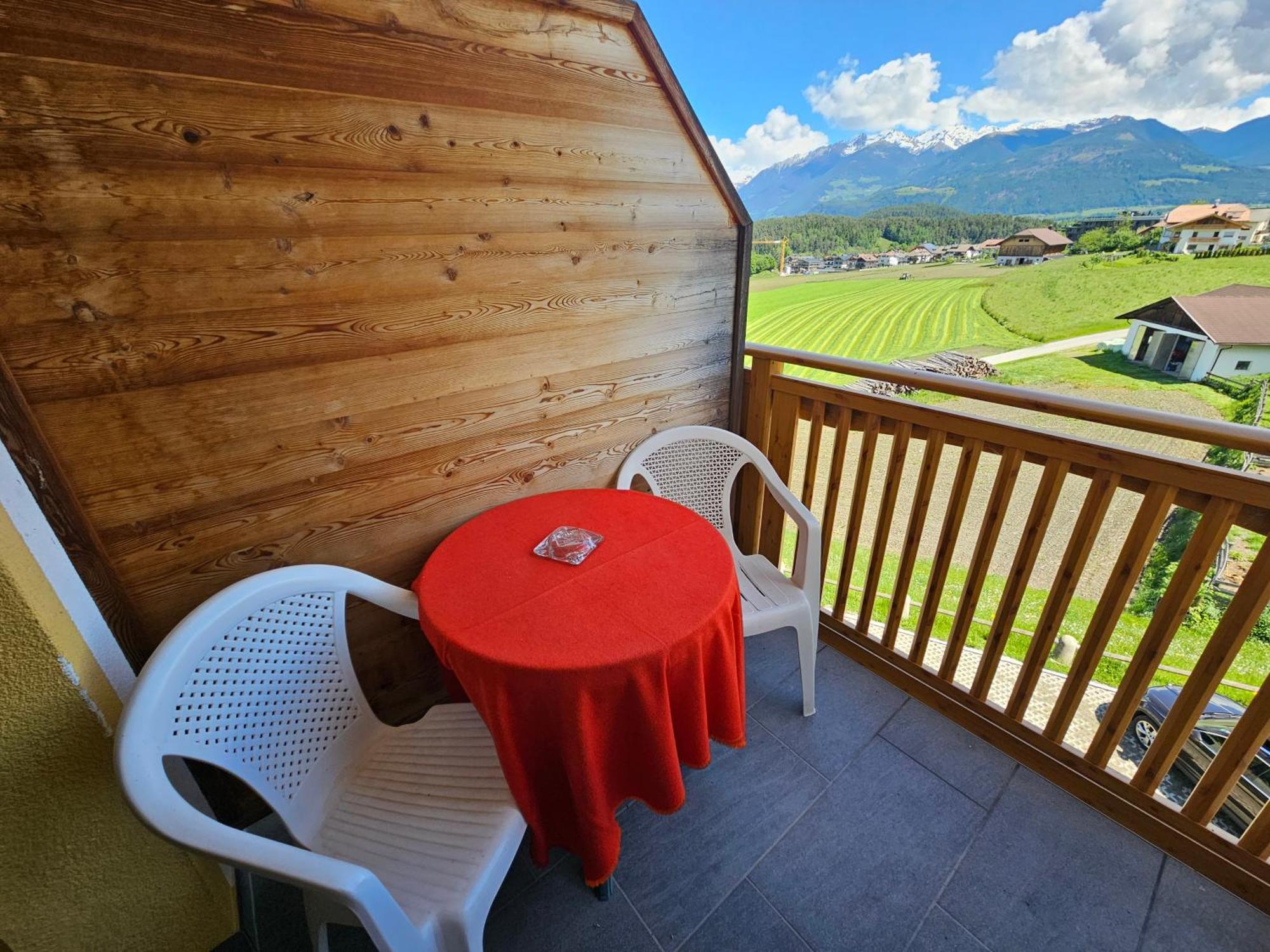 Apartment Pichlerhof San Lorenzo di Sebato Luaran gambar